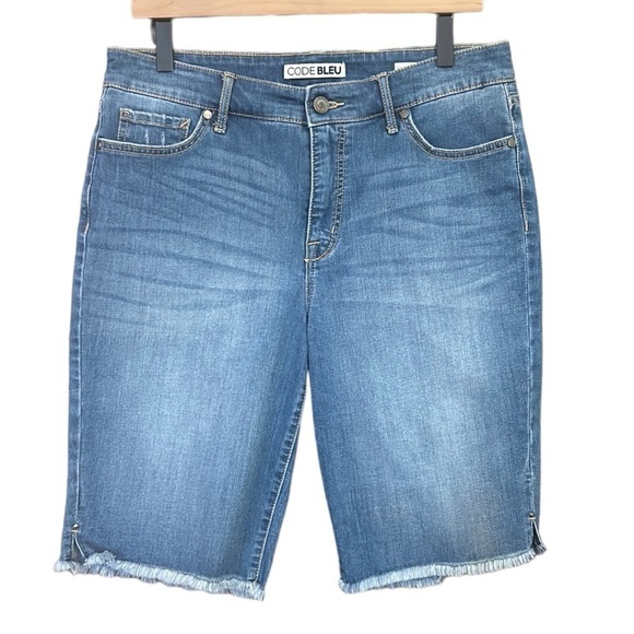 Code Bleu Chelsea Bermuda Raw Hem Denim Shorts Size 8 - Picture 7 of 10